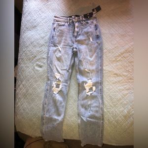 Hollister Ultra High Rise Mom Jeans